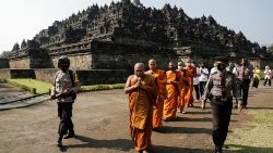 Буддийский праздник Весак в Индонезии (2021 г.)