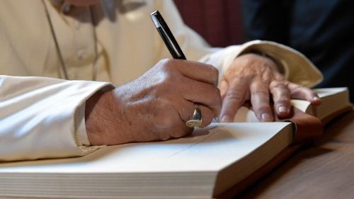 Papež napsal dopis farářům
