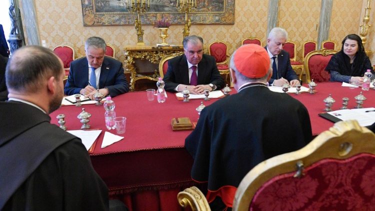 Encuentro del presidente de Tayikistán con las autoridades de la Secretaría de Estado del Vaticano.