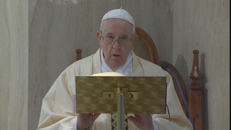 2020.04.22 Papa Francesco celebra la Messa a Casa Santa Marta