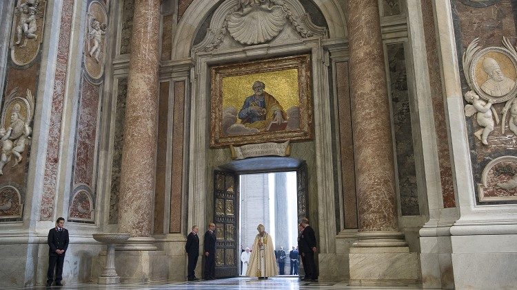 La apertura de la Puerta Santa del Jubileo de la Misericordia el 8 de diciembre del 2015