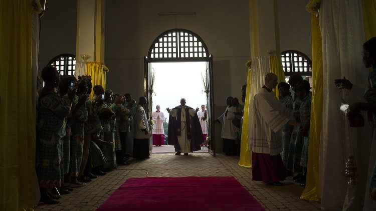 Die Öffnung der Heiligen Pforte in Bangui 2015