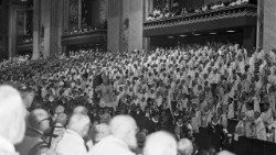 19611011-Basilica-vaticana-Apertura-Concilio-Vaticano-secondo-14.jpg