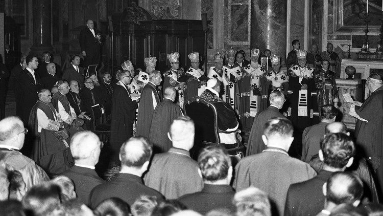 1963.11.25 Concilio Chiusura II Sessione Paolo VI Funz. Onore S. Giosafat