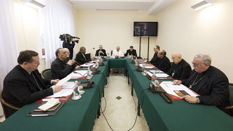 Papa Francisco durante uma reunião no ano passado com o C9 (foto de arquivo)