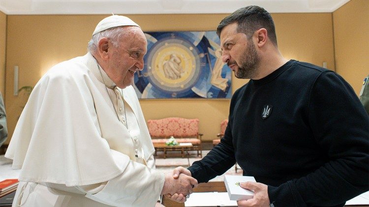 Le Pape François et Volodymyr Zelensky, le 13 mai 2023. 