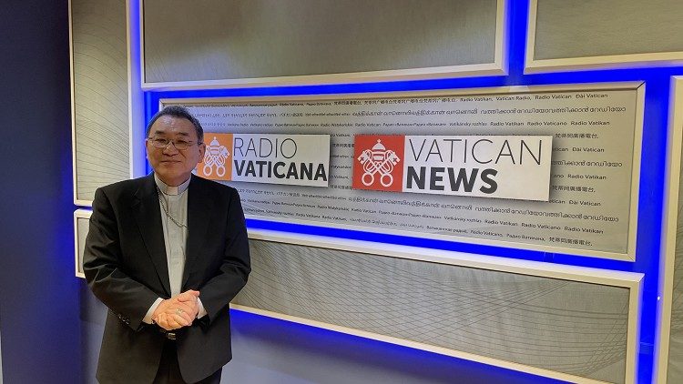 Il cardinale eletto, monsignor Tarcisio Isao Kikuchi, negli studi di Vatican News - Radio Vaticana