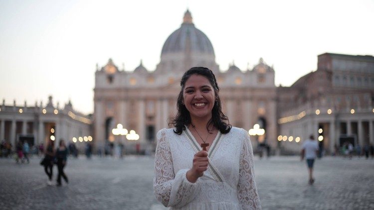 Desde su fundación, San Juan Pablo II quiso que el Centro Internacional Juvenil San Lorenzo fuera una "fragua para la formación de verdaderos jóvenes cristianos", un "taller de fe", y es en presencia de la "Cruz de los Jóvenes" como se vive cada día la JMJ.