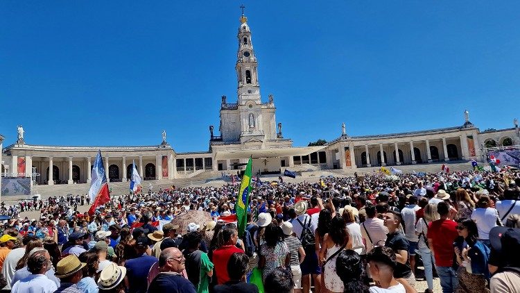 Ungdom i Fátima før Verdensungdomsdagen i Lisboa sommeren 2023