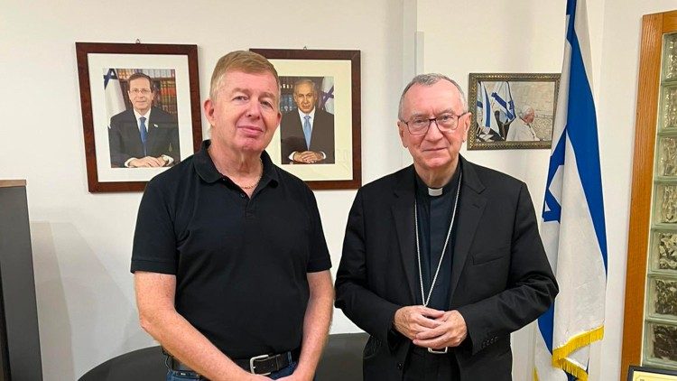  Israels Botschafter beim Heiligen Stuhl, Rapahel Schutz, und Kardinal Pietro Parolin (rechts)