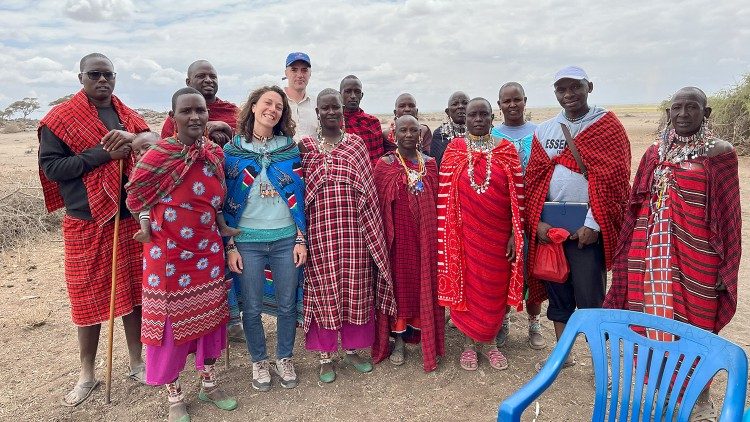 Recepção dos Massai à Roberta e a toda a equipe da Economy of Francesco