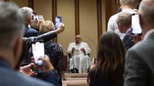 Il Papa: in Ucraina crudeltà e dolore, vicini a un popolo che difende la sua identità