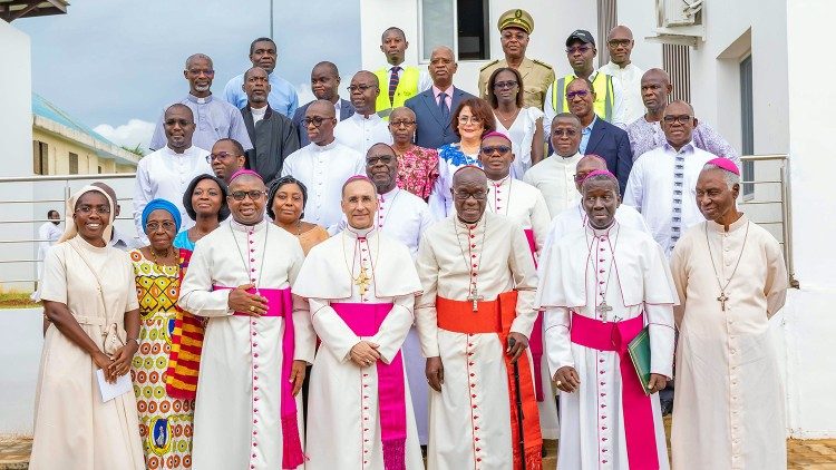 Photos des participants à la cérémonie de réception de la cité de la paix