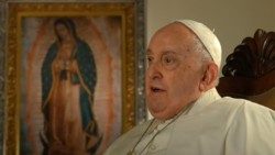 Papa Franjo tijekom jednog intervjua (arhivska snimka)