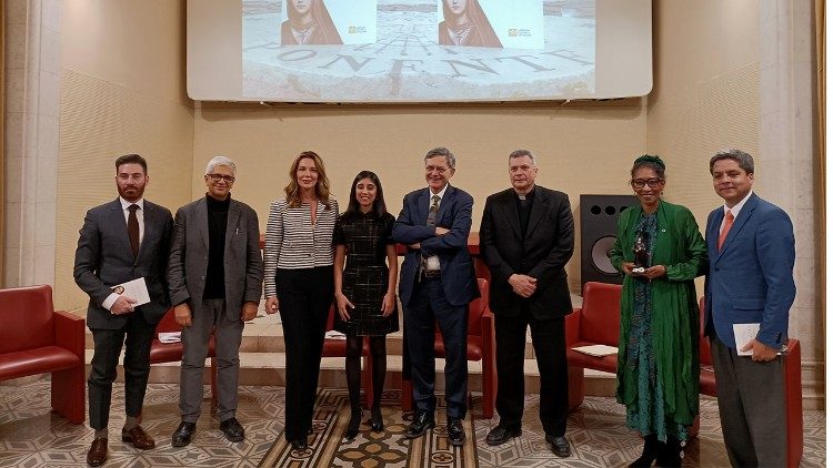 Los oradores en la presentación del volumen