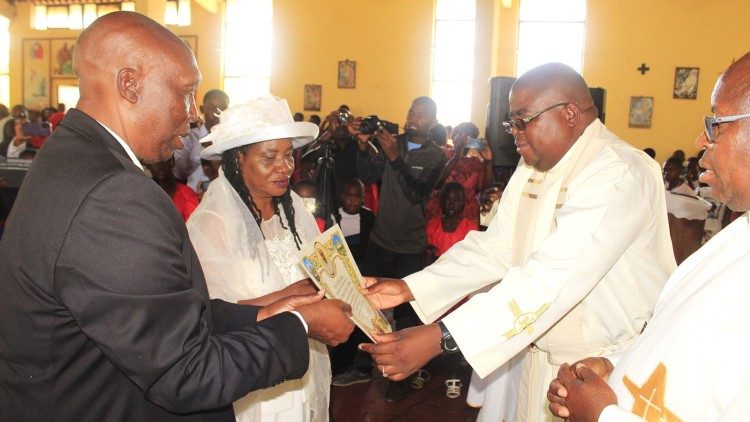 Zimbabwean couples celebrate wedding anniversaries