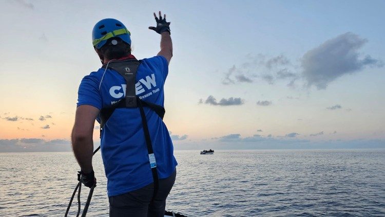 Un sauveteur à bord du Mare Jonio