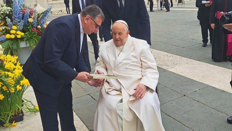 Uczestnicy pielgrzymki władz krakowskich i małopolskich uczelni spotkali się z Papieżem Franciszkiem