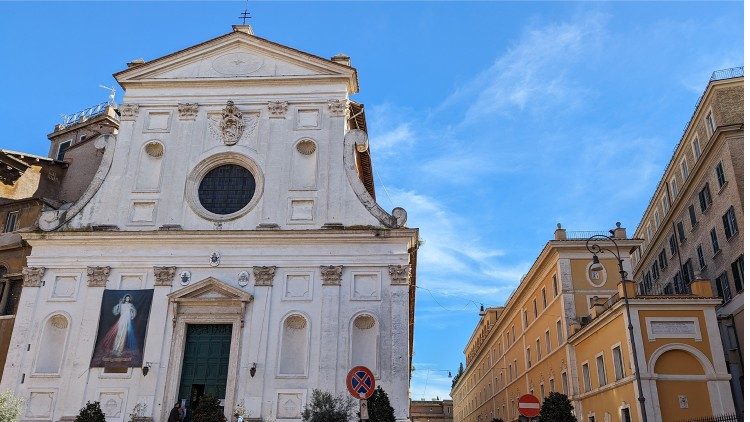 Photographie de l'église Saint-Esprit-en-Saxe, située tout près du Vatican. 