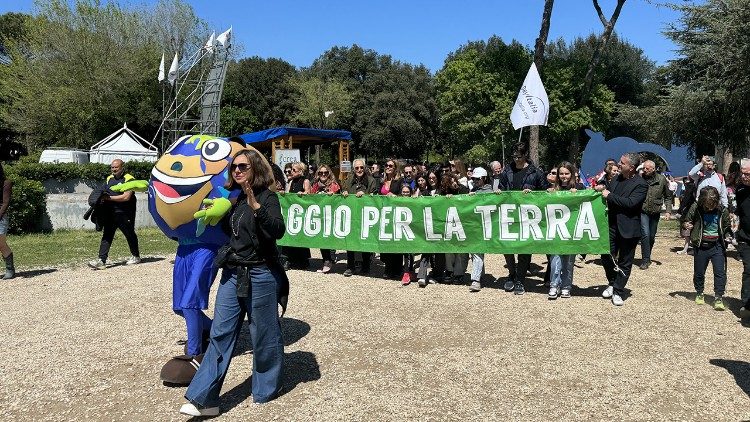 La Marcia della Pace al Villaggio per la Terra 