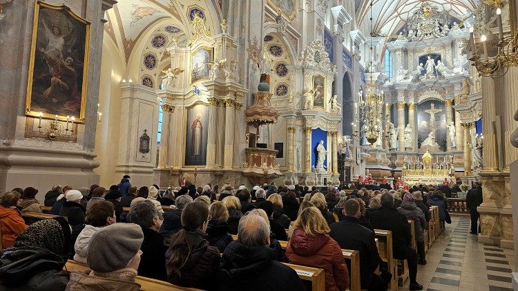 Benediktinių vienuolyno jubiliejaus Mišios (Aušros Čebatoriūtės nuotrauka)