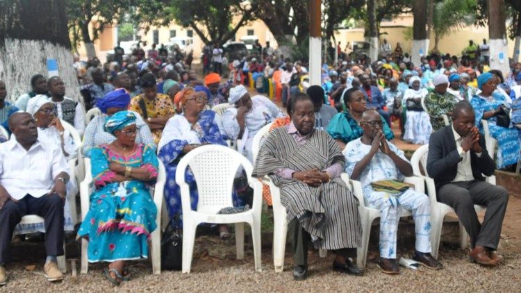 Les fidèles de Conakry, au cours de la célébration