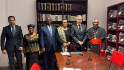 2024.12.14Wajumbe wa kamati ya Tuzo ya Zayed 2025 (kutoka kushoto):Mohamed Abdelsalam,Ngozi Okonjo-Iweala,Macky Sall,Patricia Scotland,José Luis Rodríguez Zapatero,Kadinali Peter Turkson 