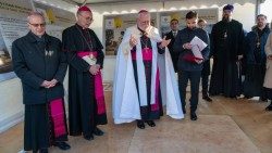 Mons. Paul R. Gallagher v Baku, po jeho pravici Mons. Vladimír Fekete SDB, apoštolský prefekt Azerbajdžanu