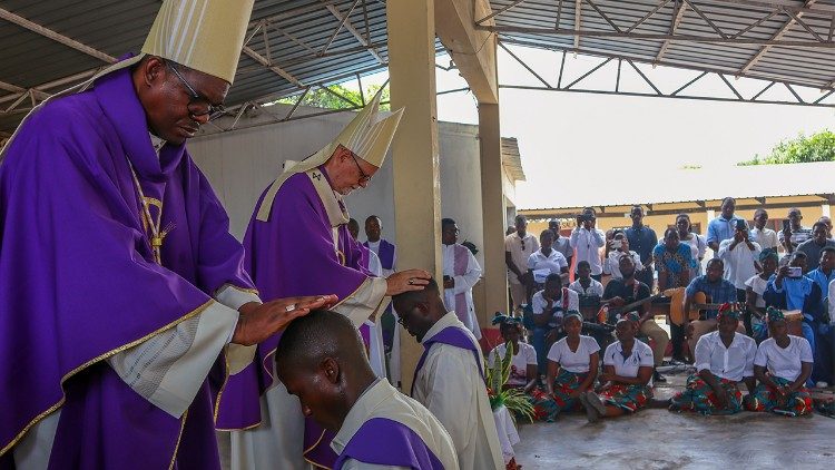 Arquidiocese da Beira - Ordenações sacerdotais 