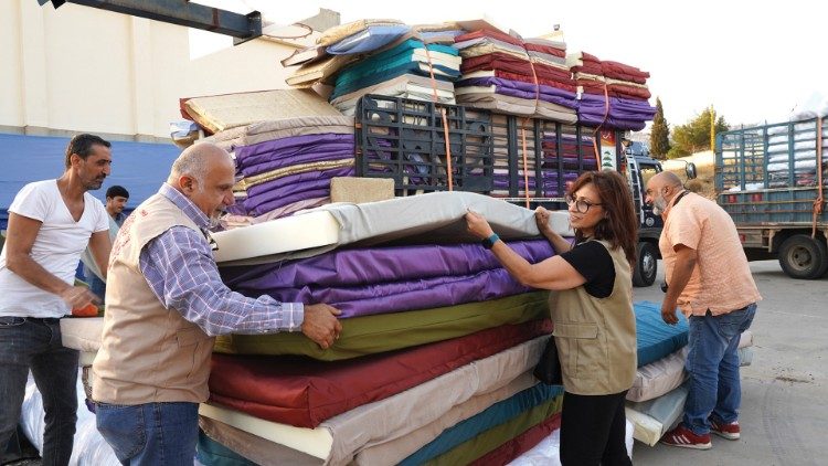 CNEWA-Pontifical Mission staff deliver foam mattresses in mid-October to assist those displaced by the war between Israel and Hezbollah. Photo: Raghida Skaff - CNEWA