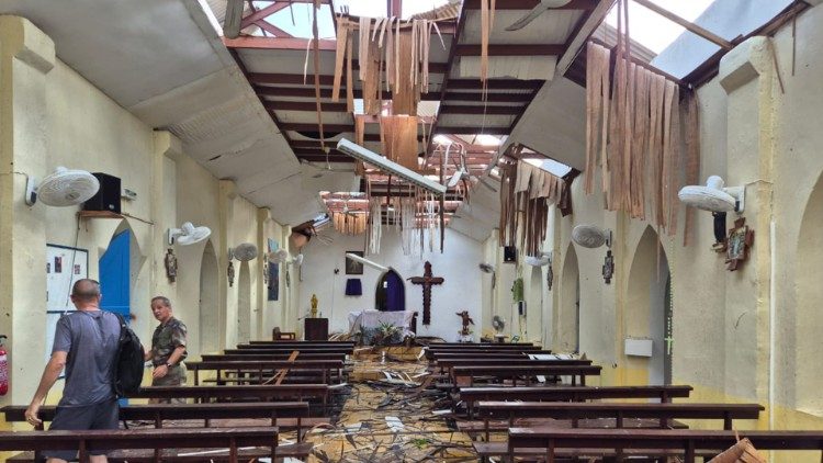 L’Église paroissiale Saint-Michel de Petite Terre, à Mayotte, après le passage du cyclone Chido.