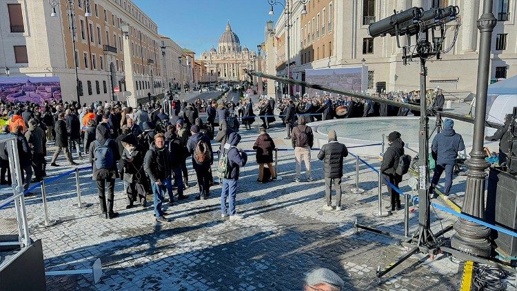 Inauguración de la remodelada Piazza Pia en el marco de las obras realizadas en Roma para el Jubileo Ordinario de 2025, lunes 23 de diciembre de 2024.