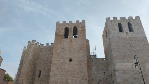 Mgr Gallagher célèbre une Chandeleur méditerranéenne à Marseille