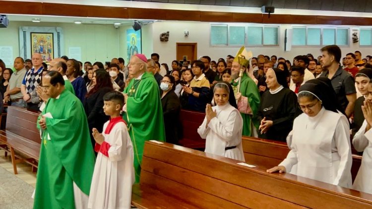 Un'altra immagine della processione d'ingresso