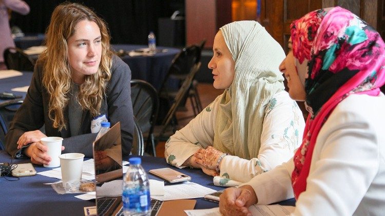 Incontro tra giovani studenti universitari di fedi diverse