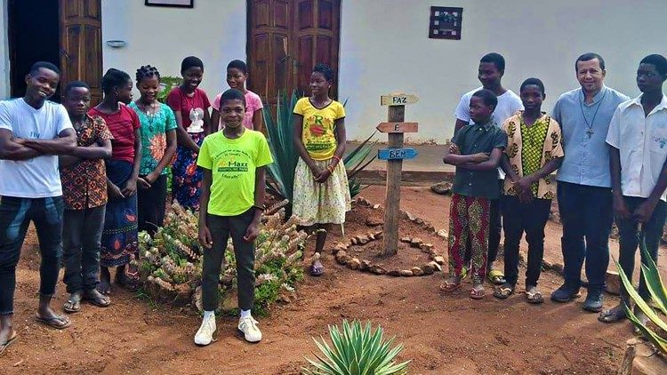 P. Salvador Rodrigues og andre, Mazeze (Cabo Delgado, Moçambique)