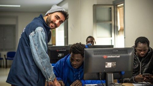 O escândalo do mais jovem migrante que se tornou um exemplo na Espanha