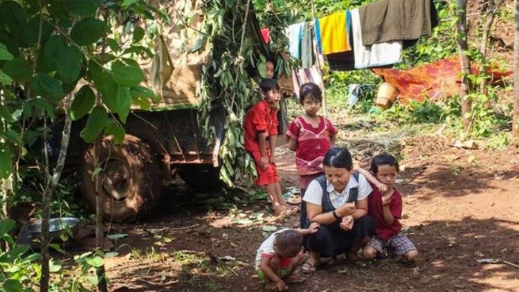 Wakimbizi wanaishi msituni nchini Myanmar