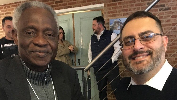 El cardenal Turkson con Mario Galgano, nuestro corresponsal en Davos