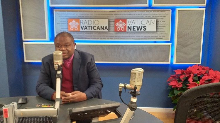 Askofu Dkt. Alex Gehaz Malasusa akiwa katika studio za Radio Vatican.