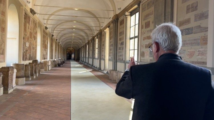 Giandomenico Spinola nella Galleria Lapidaria dei Musei Vaticani