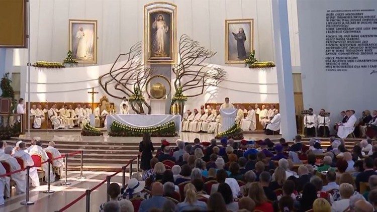 O cardeal Semeraro durante a beatificação na Polônia de padre Michał Rapacz