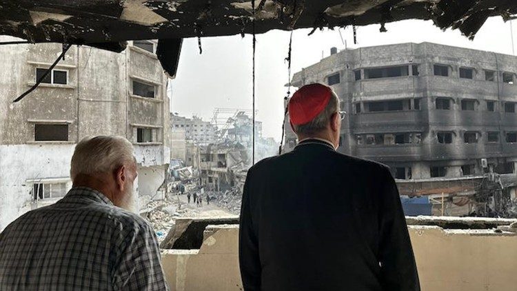 El Cardenal Pizzaballa en Gaza. 