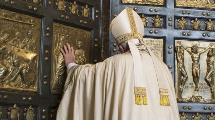 Abertura da Porta Santa no Jubileu da Misericórdia, 8 de dizembro de 2015 (Vatican Media)