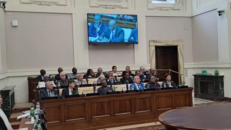 Participants à la conférence sur la désertification.