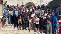 2024.05.16 I cardinale Pizzaballa con la comunità della parrocchia a Gaza