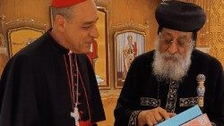 El cardenal Víctor Manuel Fernández y el Patriarca de la Iglesia Copta Ortodoxa