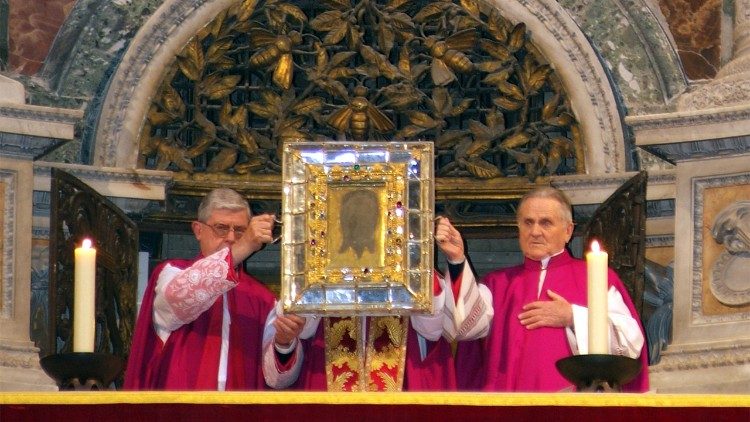 L'ostensione del Volto Santo nella Basilica di San Pietro © Fabbrica di San Pietro in Vaticano