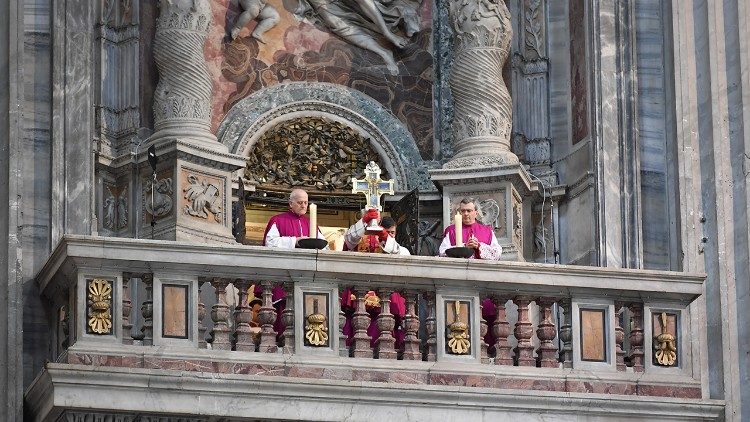 L'ostensione della reliquia della Croce © Fabbrica di San Pietro in Vaticano