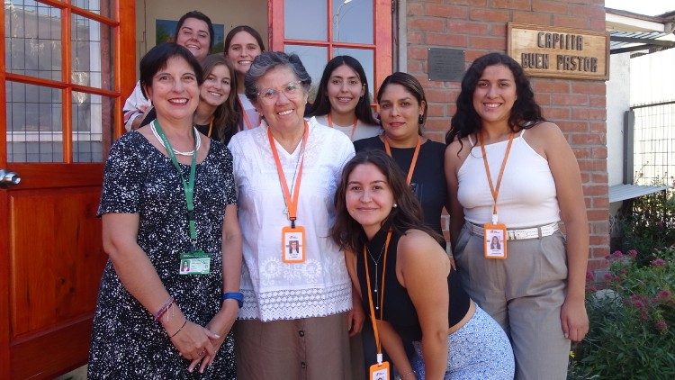 “La mujer aporta una manera distinta de enfrentar los conflictos. Somos más dialogantes, más empáticas, acogemos las diferencias con mucha libertad interior”, afirma la hermana Nelly León.